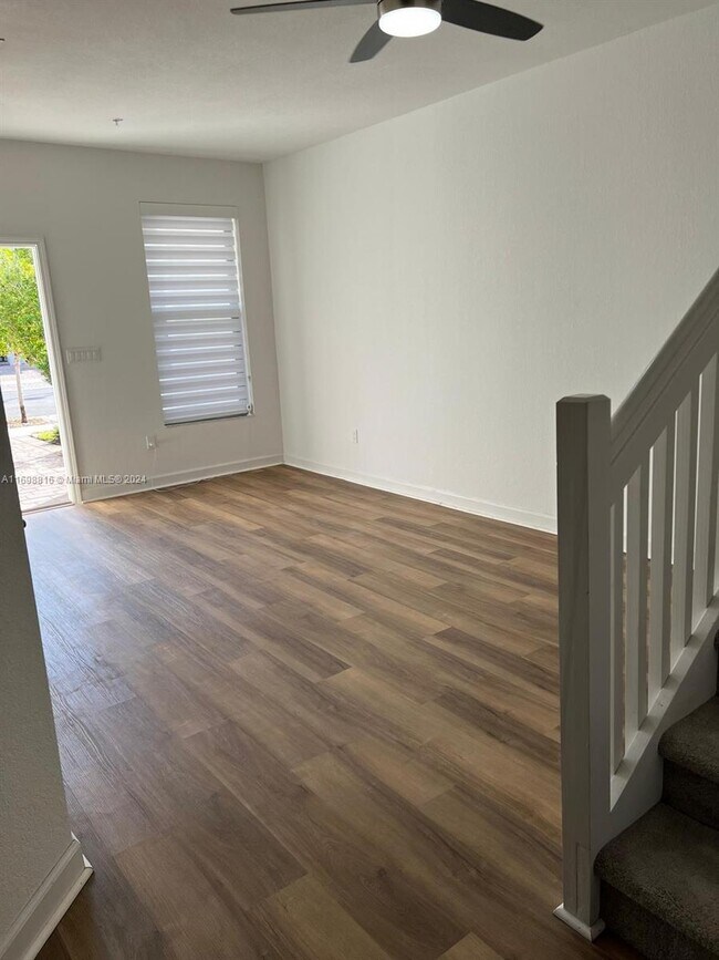 Foto del edificio - 256 SW 159th Ter