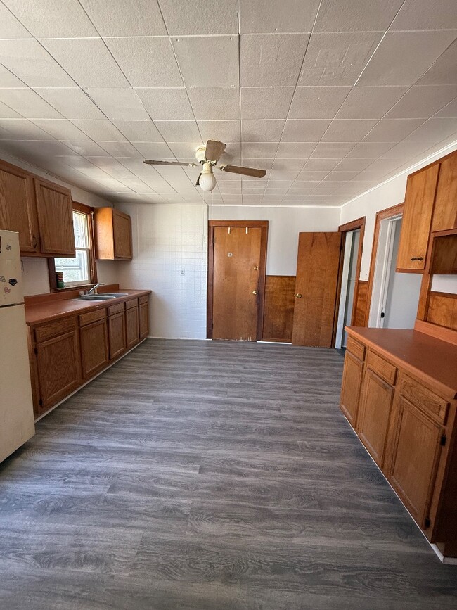 Building Photo - 1121 St Vincent St