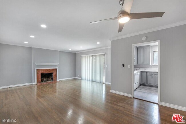 Building Photo - 3 br, 2 bath House - 13921 Daphne Ave