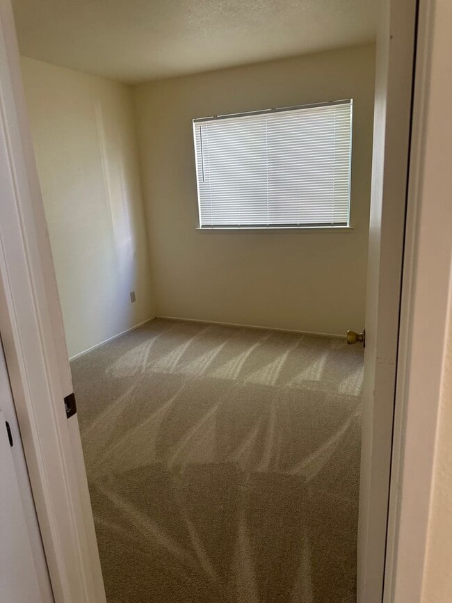 Building Photo - Adorable Rancho 3/2~~!  Please see entire add for viewings!!