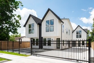 Building Photo - 7210 Weyburn St