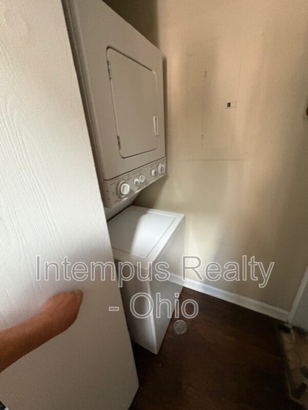 Building Photo - 3860 Mercedes Pl