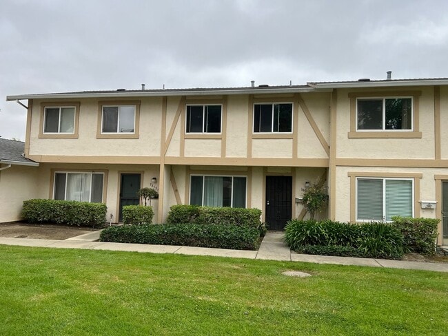 Foto del edificio - Now Leasing: Beautifully Renovated 3-Bedroom Home in Fremont, CA