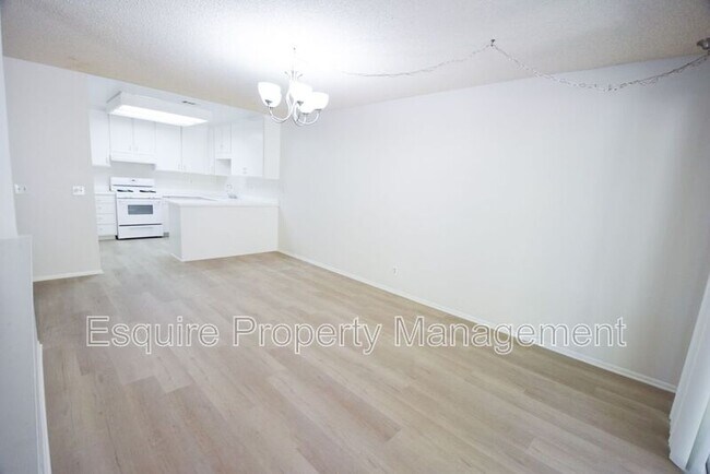 Building Photo - 5191 Laurel Park Dr