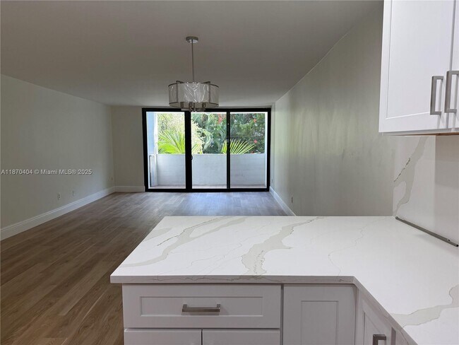 Foto del edificio - 100 Ocean Ln Dr