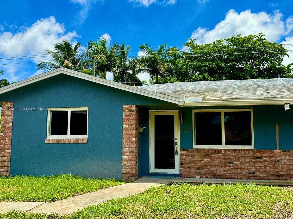 Primary Photo - 330 Holloway Dr
