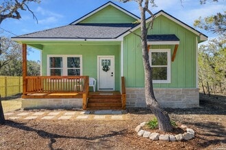 Building Photo - 656 Skyline Dr