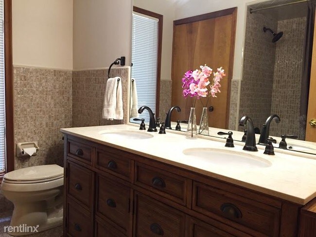 Foto del edificio - 2320 Chestnut Dr