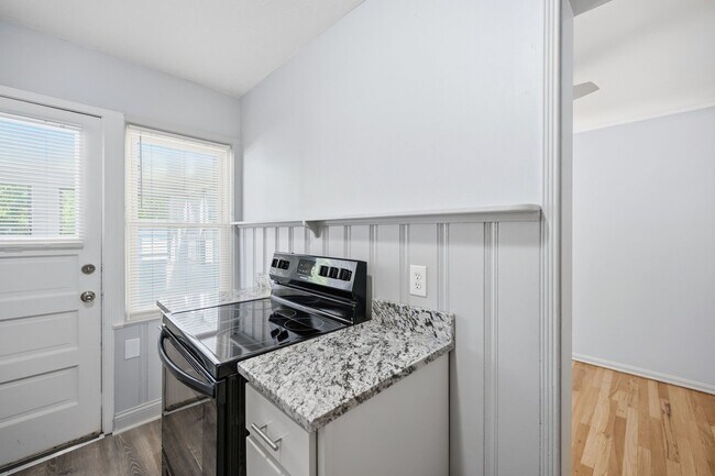 Building Photo - 253 E 250th St