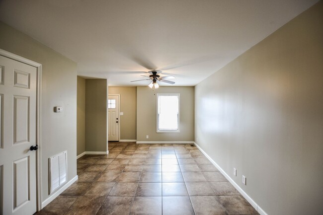 Building Photo - Pet Friendly Two Bedroom!