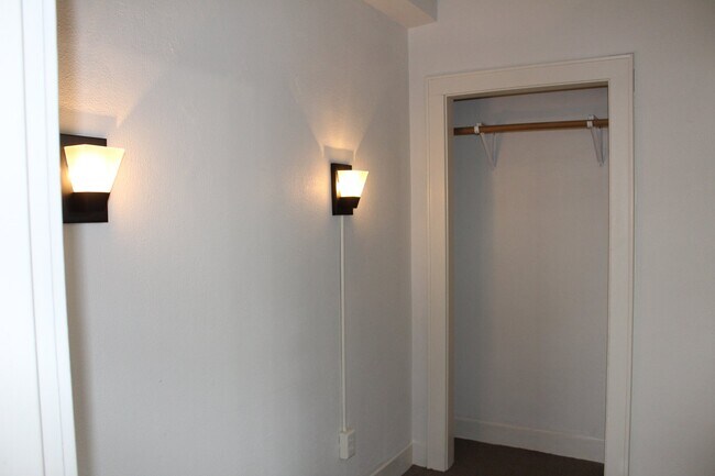 Foto del edificio - 1235 E Elm St