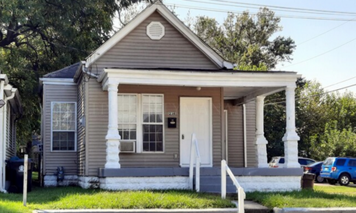 Primary Photo - 2BR/1BA House with nice back yard