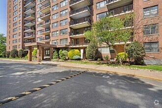 Building Photo - 225 St Pauls Ave