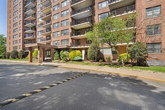 Building Photo - 225 St Pauls Ave