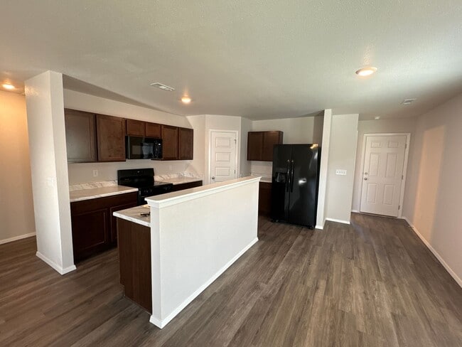 Building Photo - Three Bedroom | Two Bath Home in Barberry Court