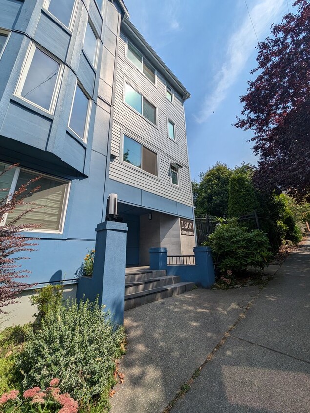 Primary Photo - Cap Hill Condo for Rent - 2 Bed, Secure Pa...