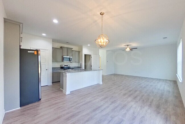 Foto del edificio - 304 Silver Maple Ln