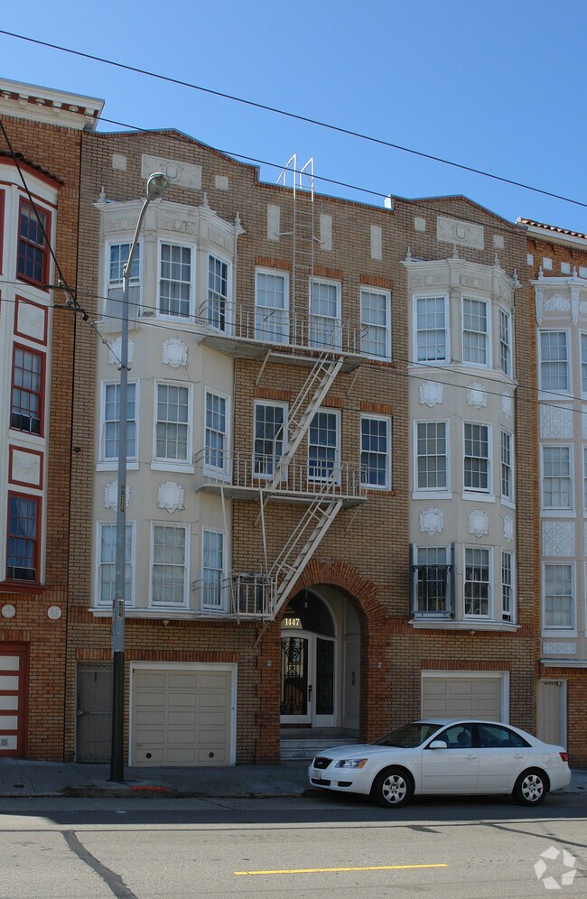 Building Photo - 1447 Chestnut St
