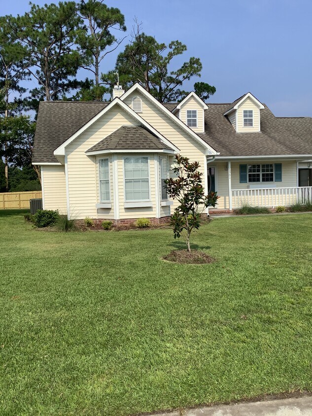 Primary Photo - 6901 Daybreak Ln