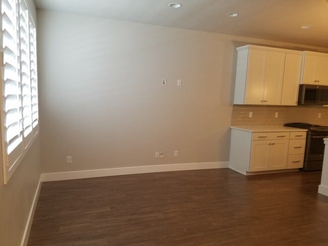Building Photo - 1220 W Clark Ln