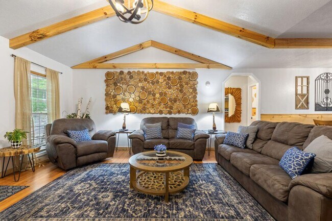 Foto del edificio - 3230 Cove Creek Way
