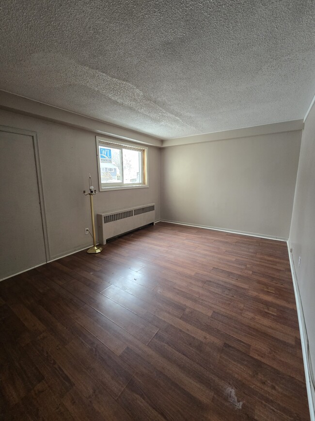 Building Photo - 409 College Ave E