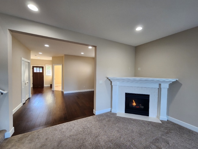 Building Photo - 6128 NW Trowbridge Dr