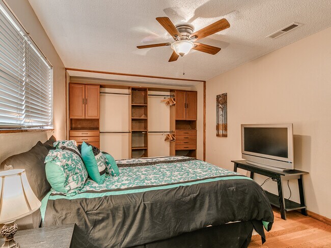 Foto del edificio - 1548 Bradley Pl