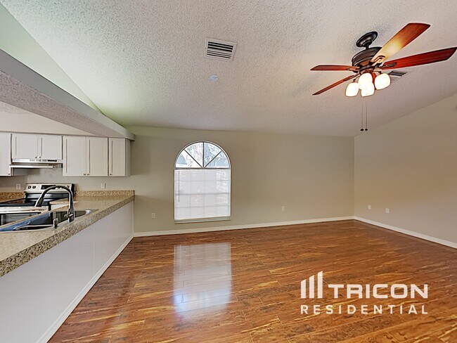 Foto del edificio - 8110 Chadwick Dr