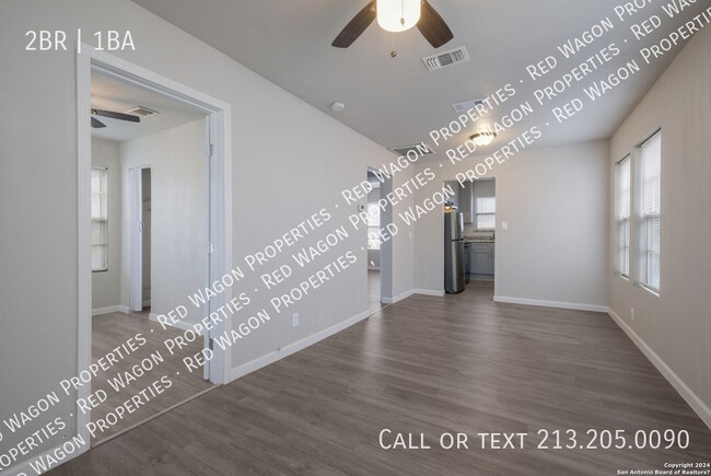 Building Photo - 325 S Hackberry St