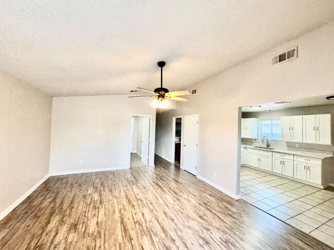 Foto del edificio - Enchanting Bakersfield property just 10 mi...