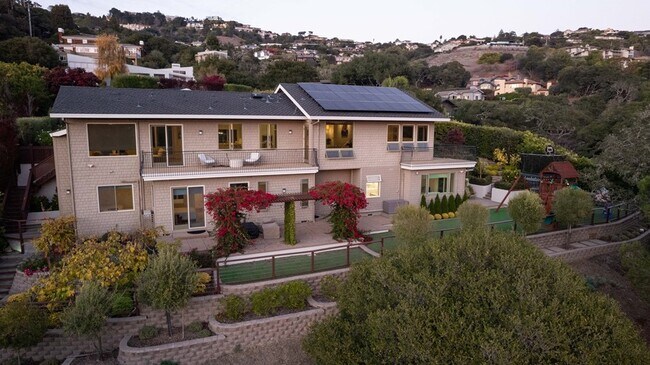 Foto del edificio - Modern Tiburon Living