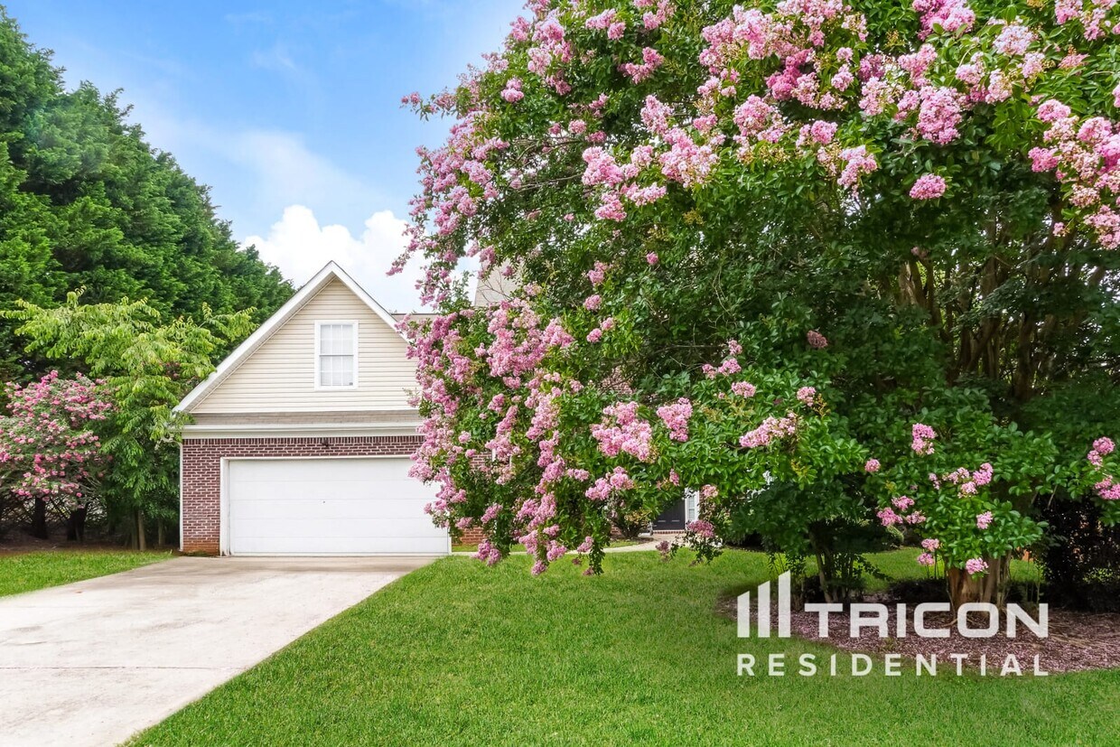 Foto principal - 144 Moss Pointe Dr
