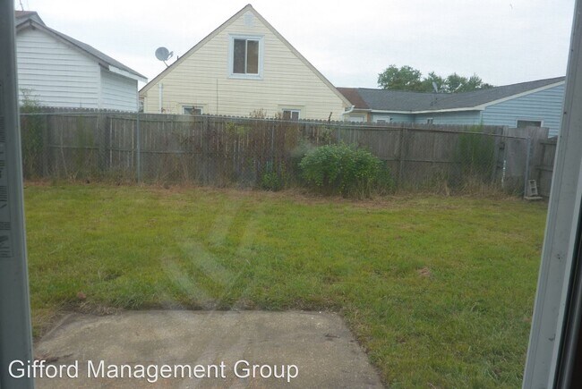 Building Photo - 3 br, 1.5 bath House - 1040 Blue Spring Court