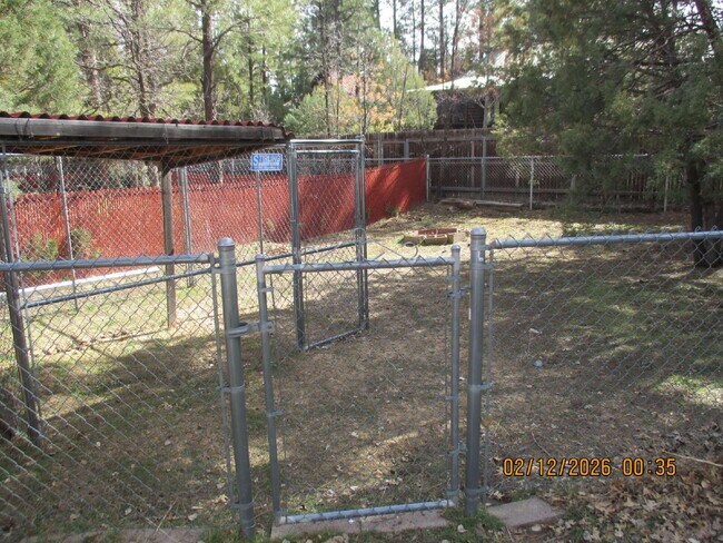 Foto del edificio - 3001 W Young