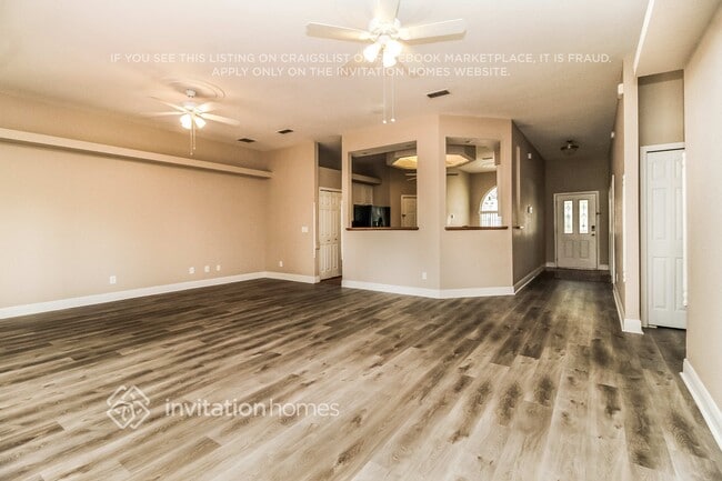 Building Photo - 10428 Calle De Flores Dr
