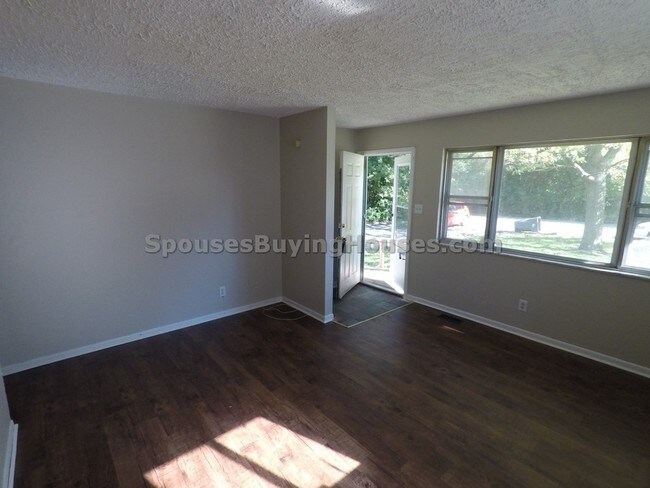 Building Photo - 2194 N Riley Ave