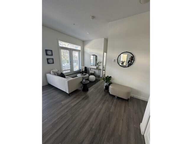 Photo du bâtiment - 15825-15885 85 Ave