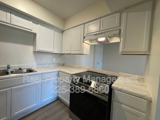 Foto del edificio - 7743 Bles Ave