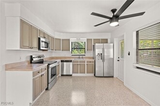 Building Photo - 1221 Turner St