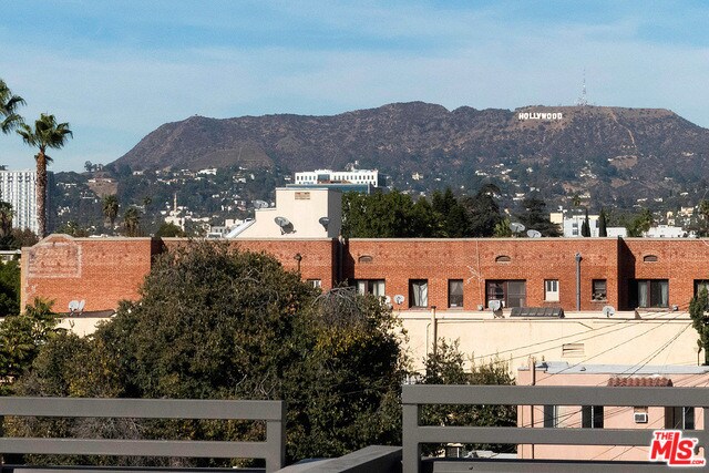Building Photo - 5118 Melrose Ave