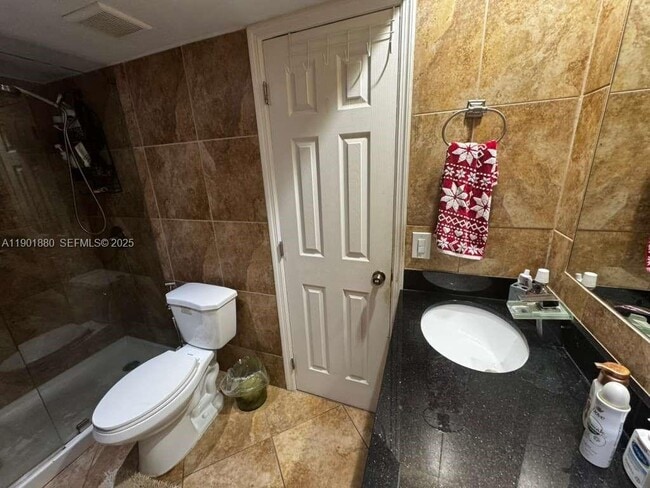 Building Photo - 19416 NE 26th Ave