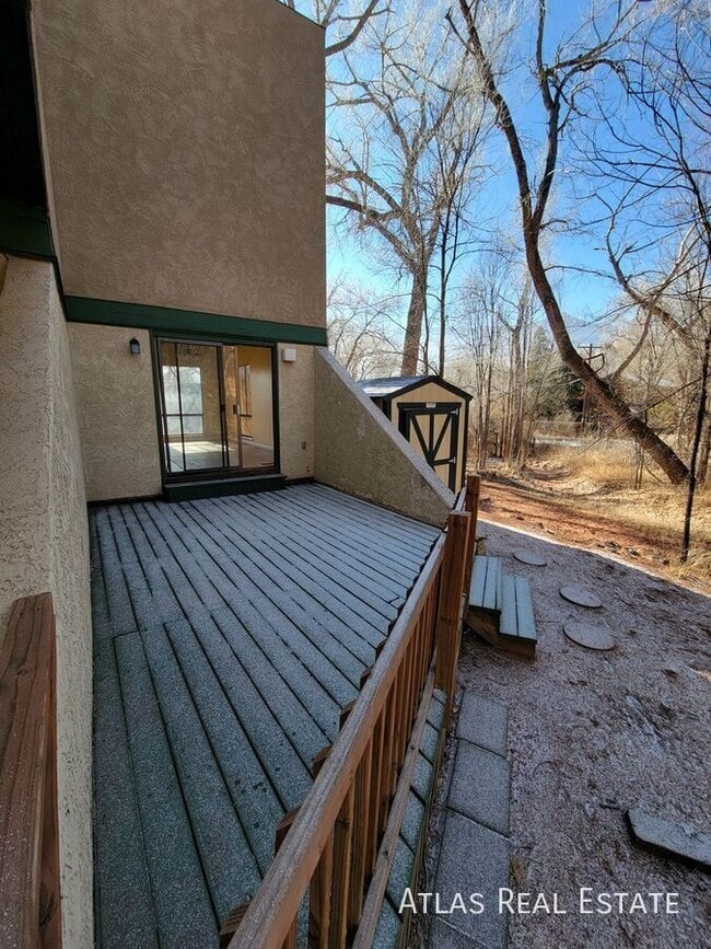 Foto del edificio - 406 Columbia Rd