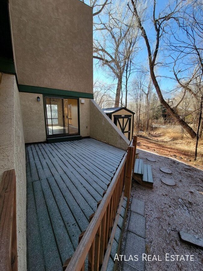 Foto del edificio - 406 Columbia Rd