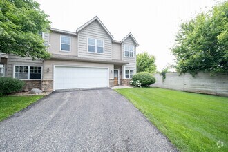 Building Photo - 2692 Vierling Dr E