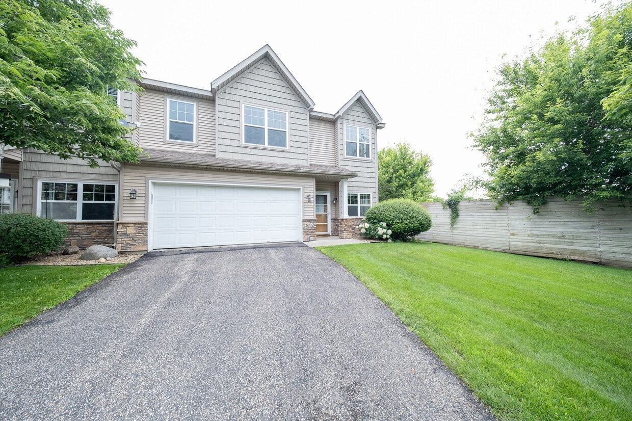 Primary Photo - 2692 Vierling Dr E