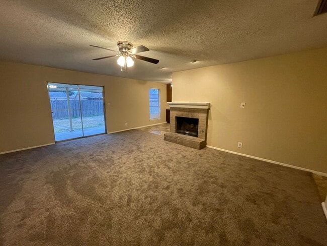 Foto del edificio - COMING SOON!  Family Home in Lawndale