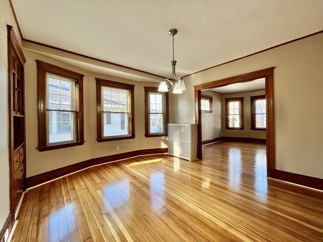 Building Photo - 41 Newland Rd