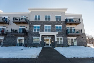 Building Photo - 30 Gathering Pl Ln