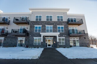 Building Photo - 30 Gathering Pl Ln